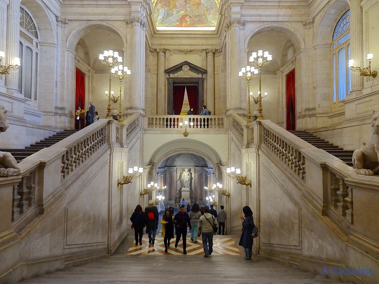 grand escalier du palais royal de Madrid