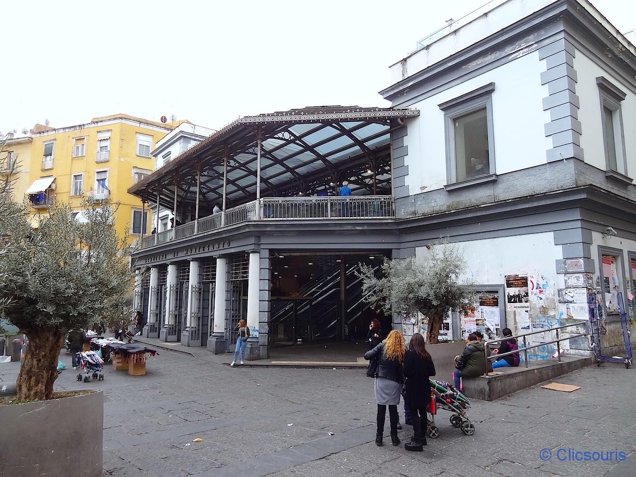 gare de Montesanto à Naples