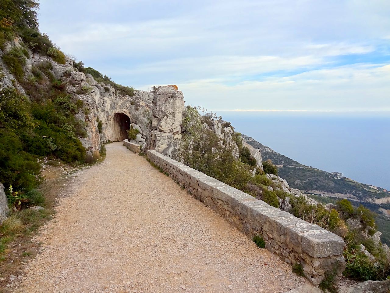 sentier de la Revère, à la Turbie