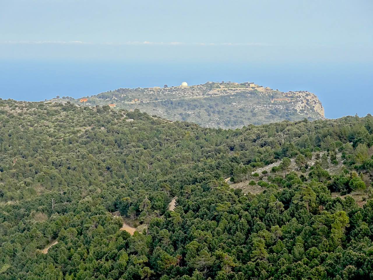 vue sur la Tête de Chien depuis le sentier de la Revère