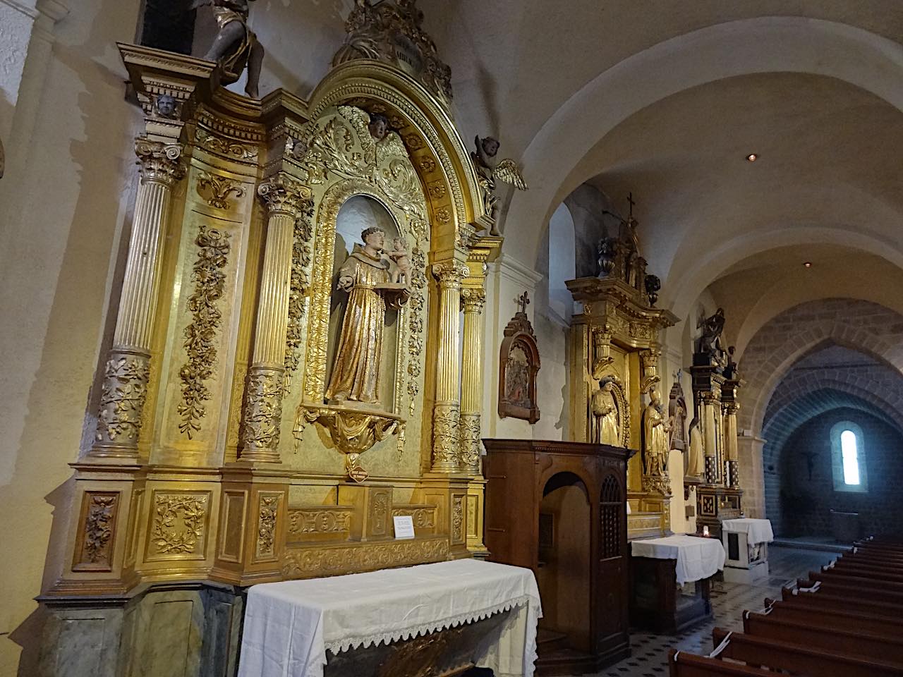 intérieur de la cathédrale d'Antibes