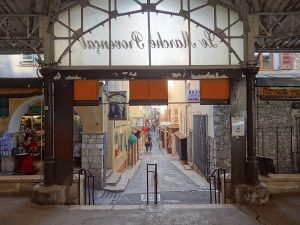 marché provençal et rue du vieil Antibes