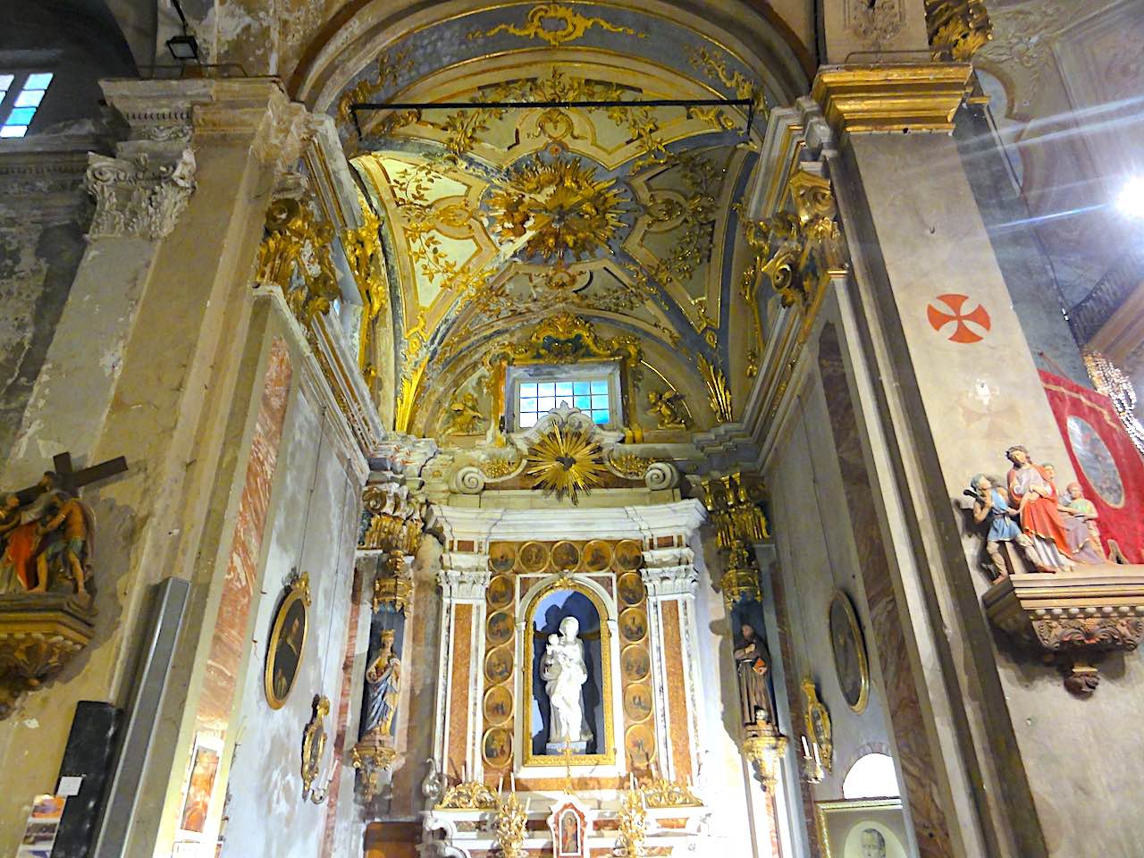 intérieur de la basilique de Menton