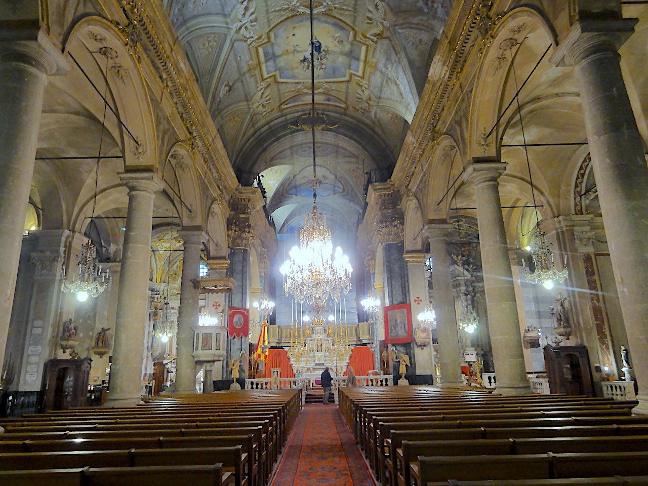 intérieur de la basilique de Menton