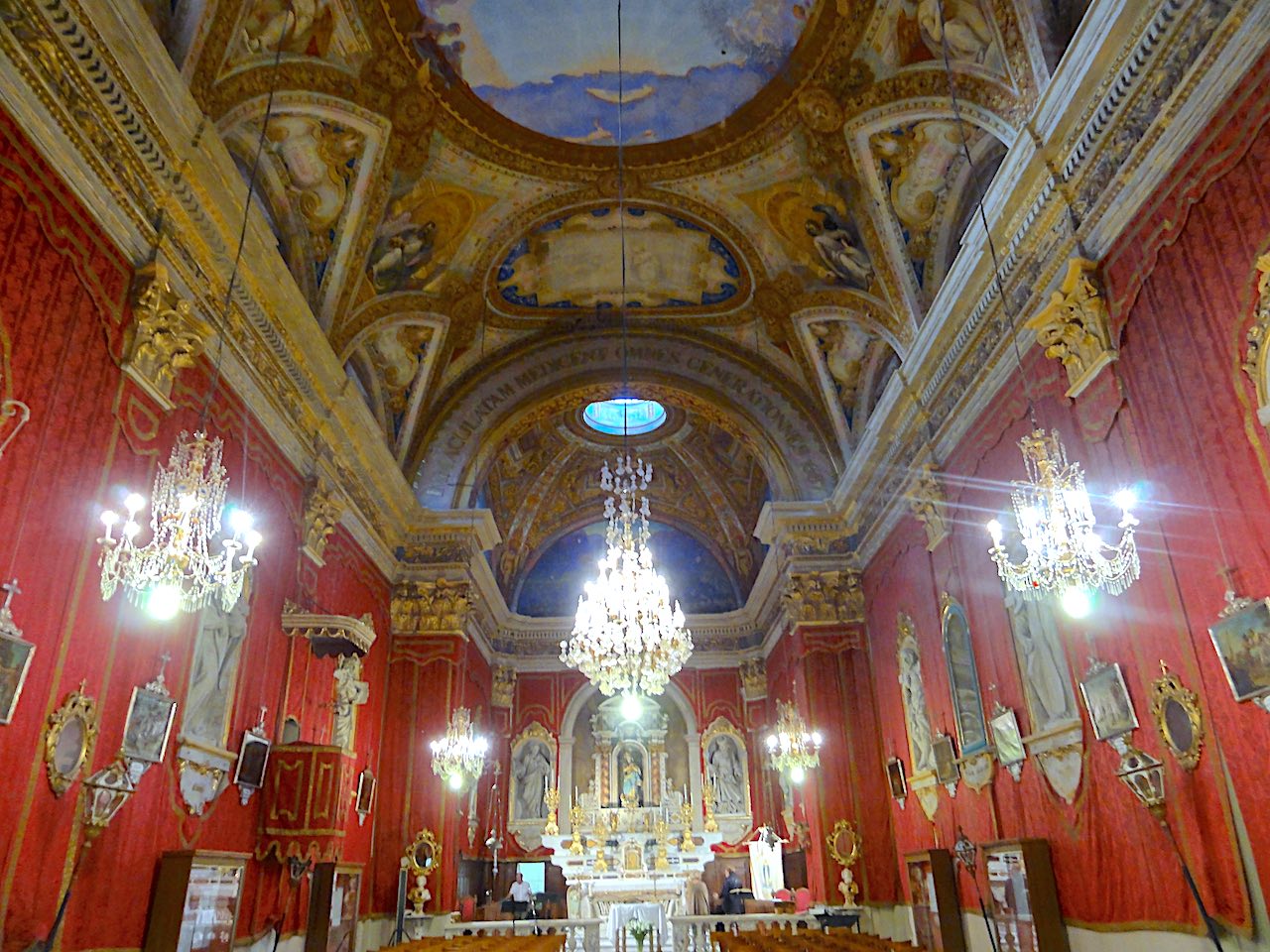 intérieur de la chapelle de l'immaculée conception de Menton