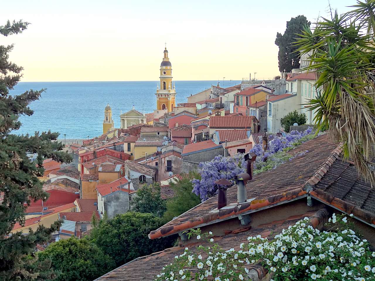 vue de menton depuis le cimetière