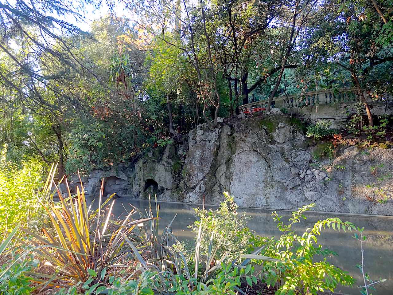 mare de la colline du château de Nice