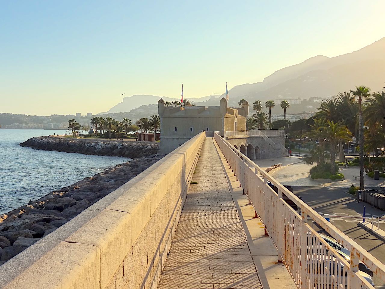 bastion et digue de Menton