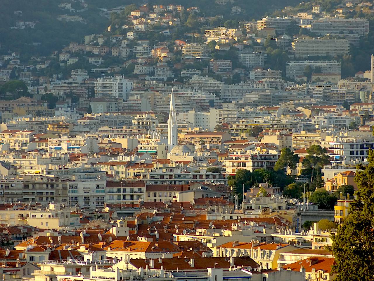 flèche de l'église Sainte-Jeanne-d'Arc à Nice