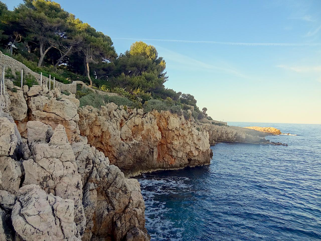 sentier de tire-poil à Antibes