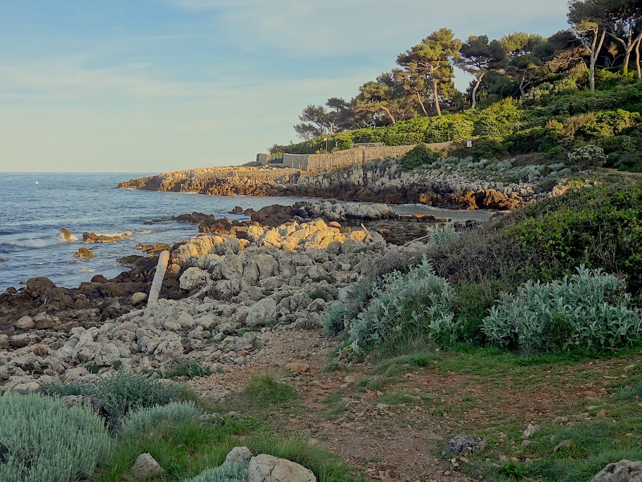 sentier de Tire-Poil à Antibes