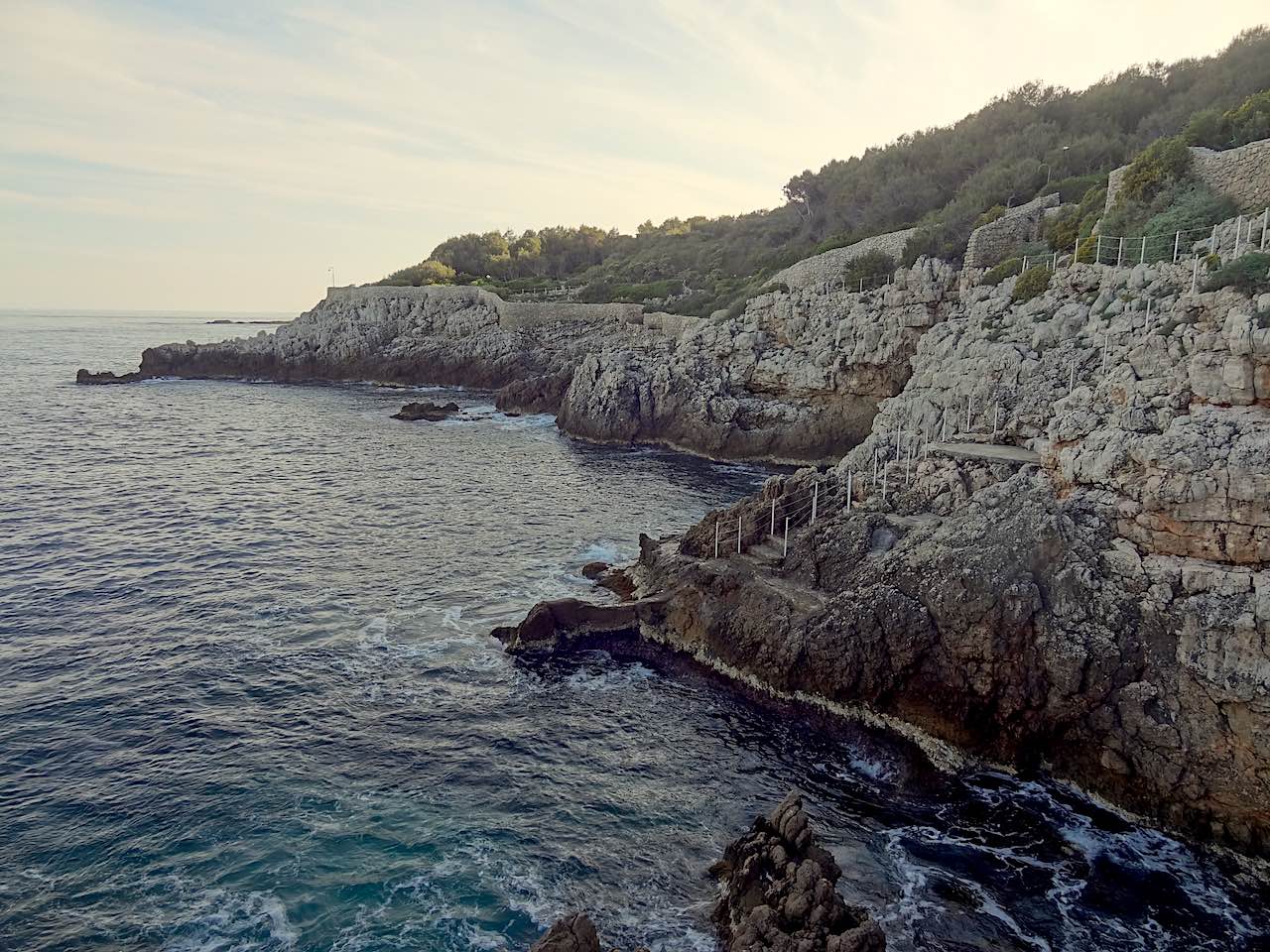 sentier de tire-poil à Antibes