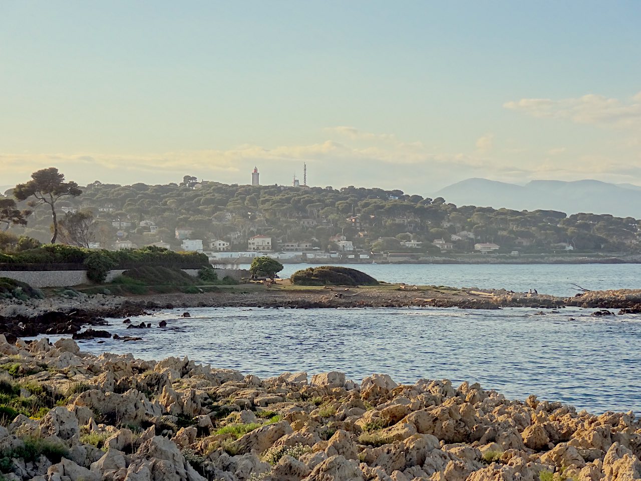 sentier de tire-poil à Antibes