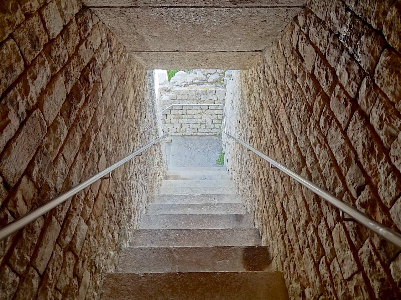 escaliers du trophée des Alpes à La Turbie