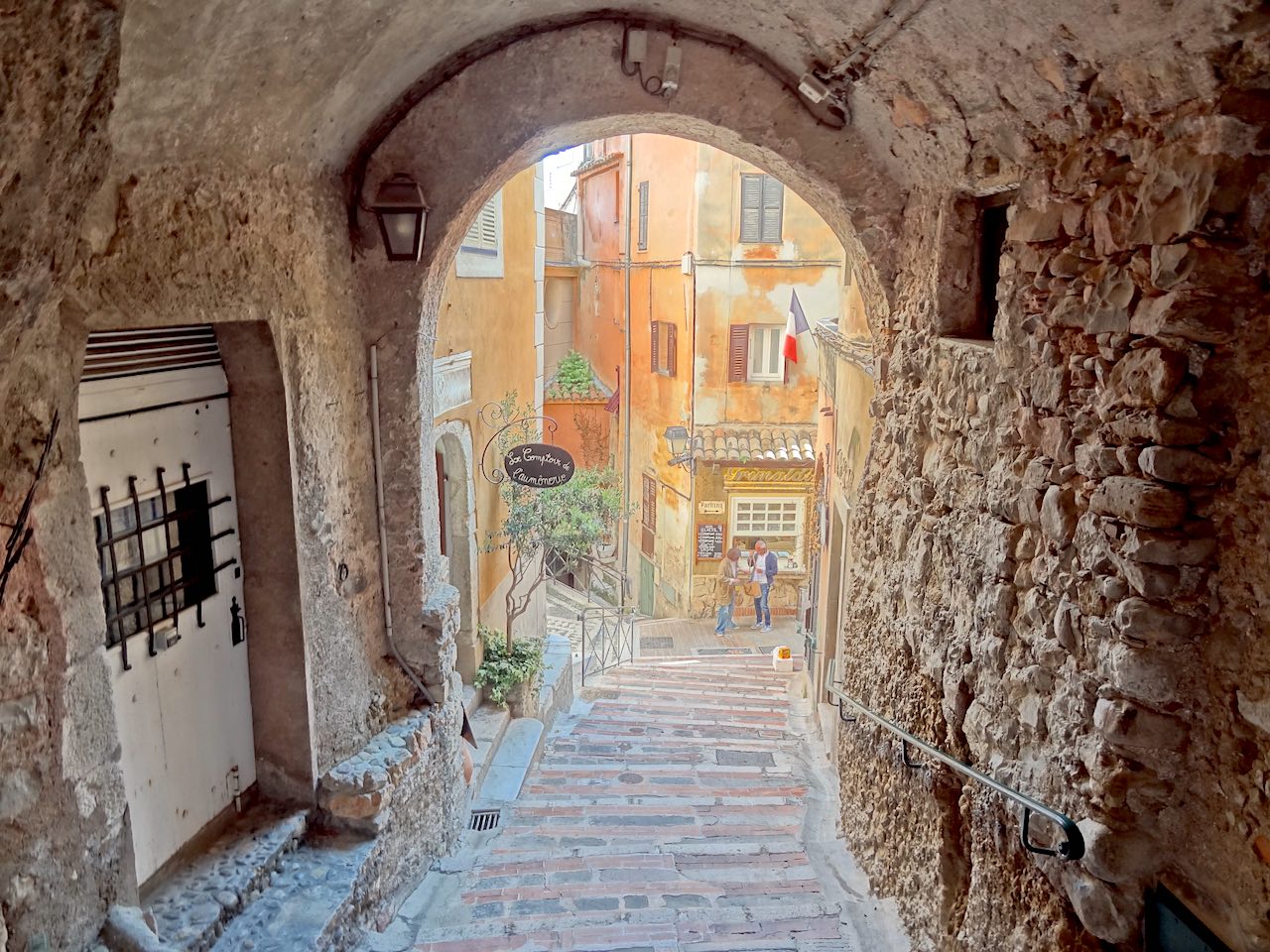 rue de la fontaine à Roquebrune village