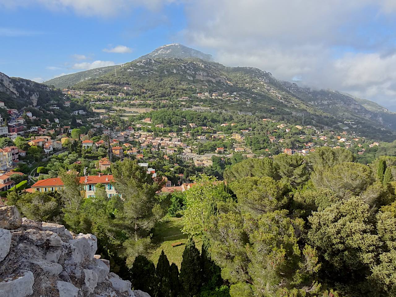 Vue depuis le sommet du trophée des Alpes