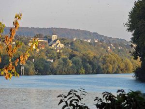 Herblay et son église vues de la Seine