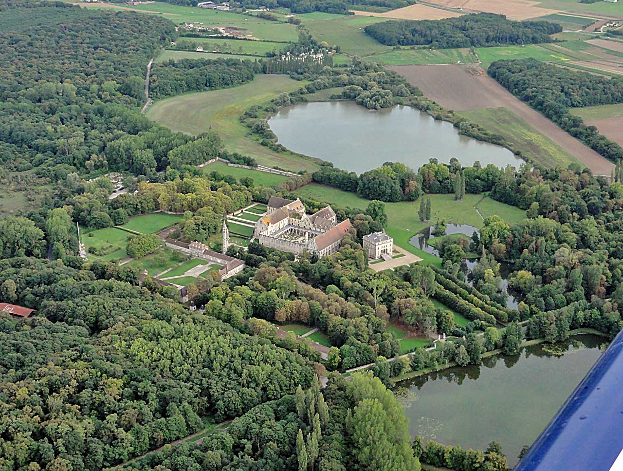 Vue aérienne de l'abbaye de Royaumont