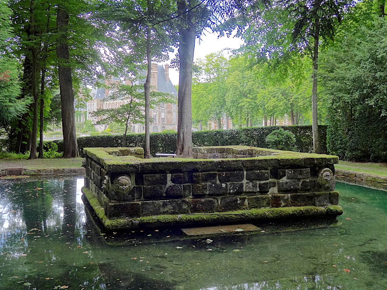 bassin dans le parc de Courances