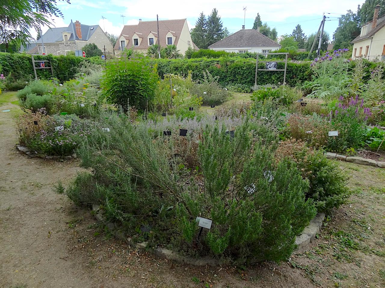 chapelle Cocteau à Milly-la-Forêt jardin