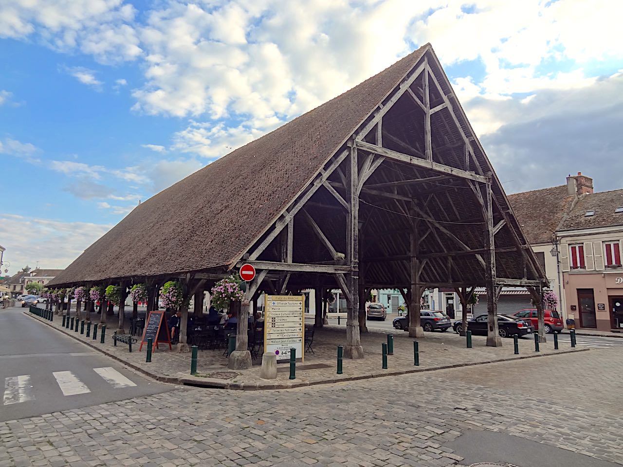 halle de Milly la forêt