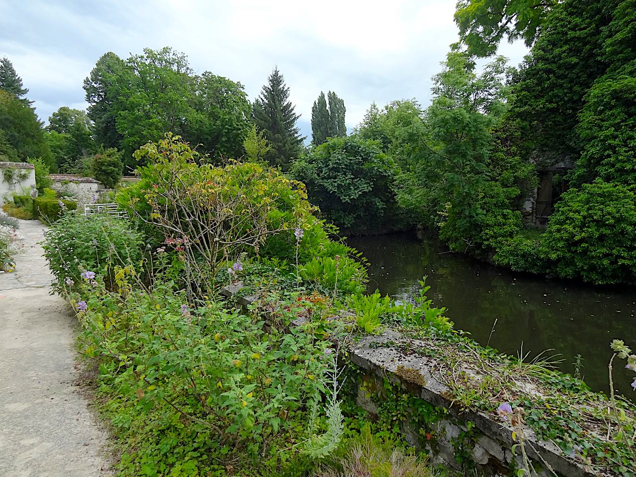 jardin de la maison de Cocteau à Milly la Forêt