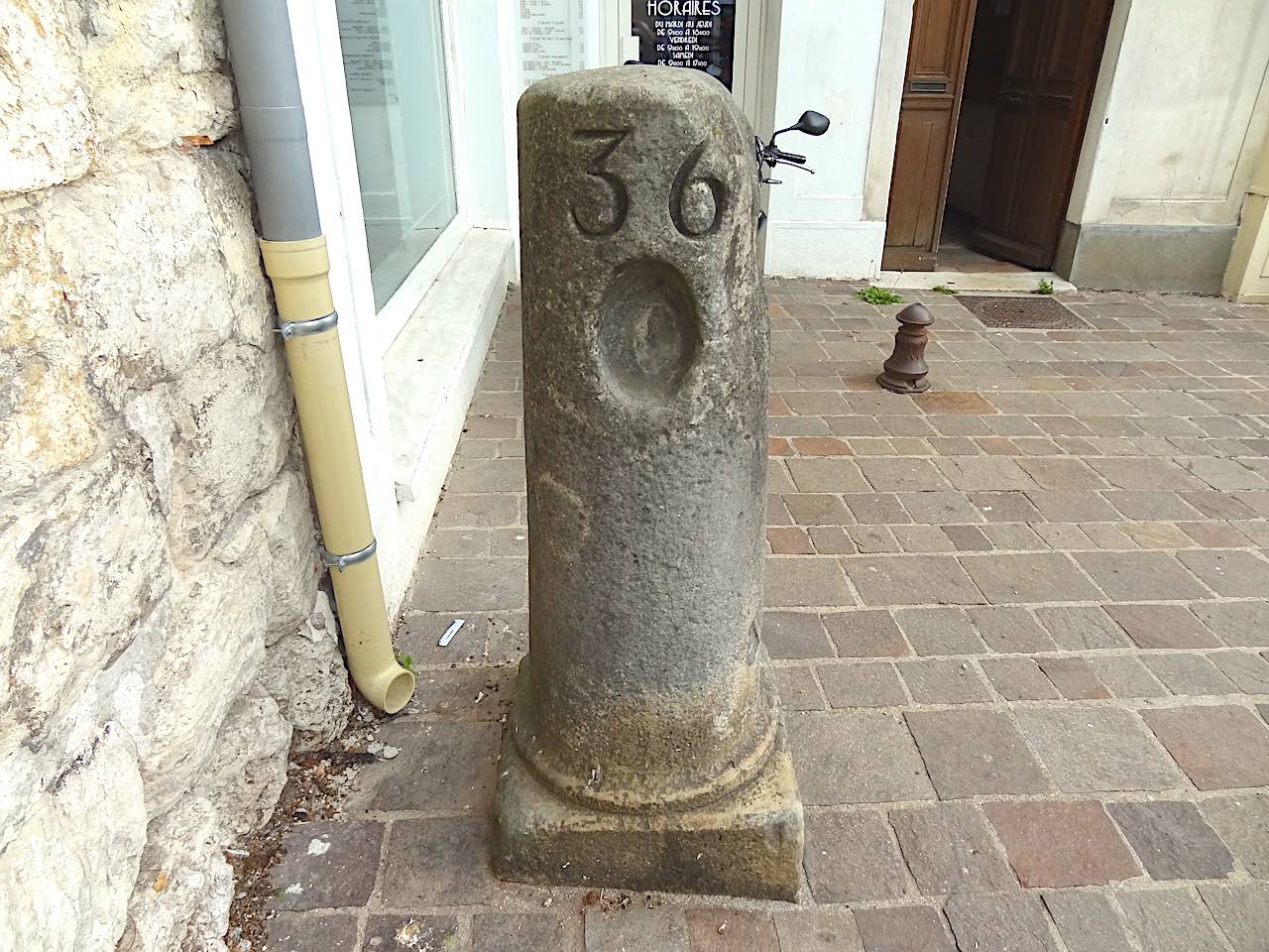 borne Ancien Régime à Moret-sur-Loing