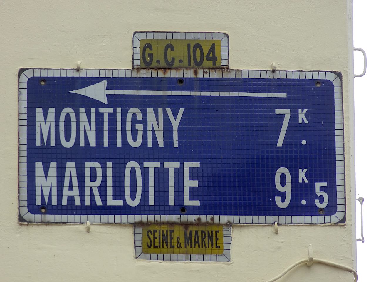 Panneau routier à Moret-sur-Loing
