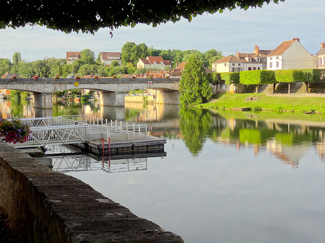 pont de Nemours