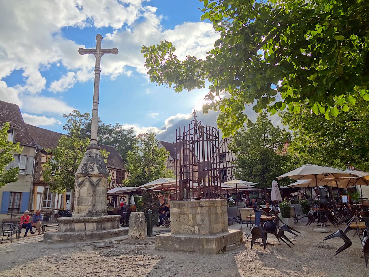 place du Châtel à Provins