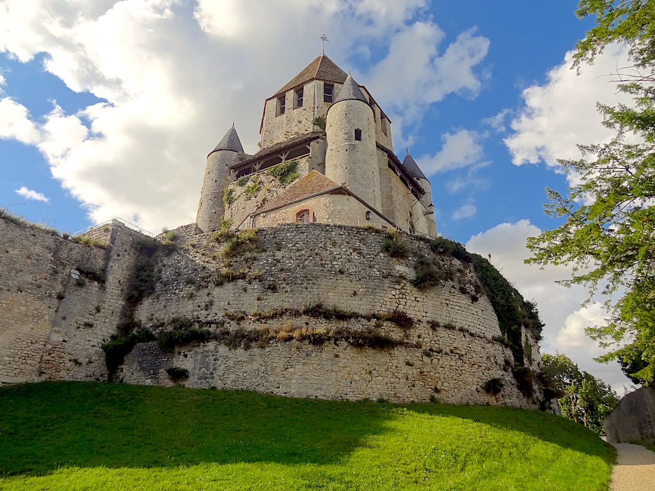 tour César à Provins