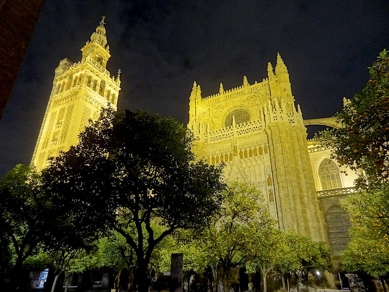 cathédrale de Séville de nuit