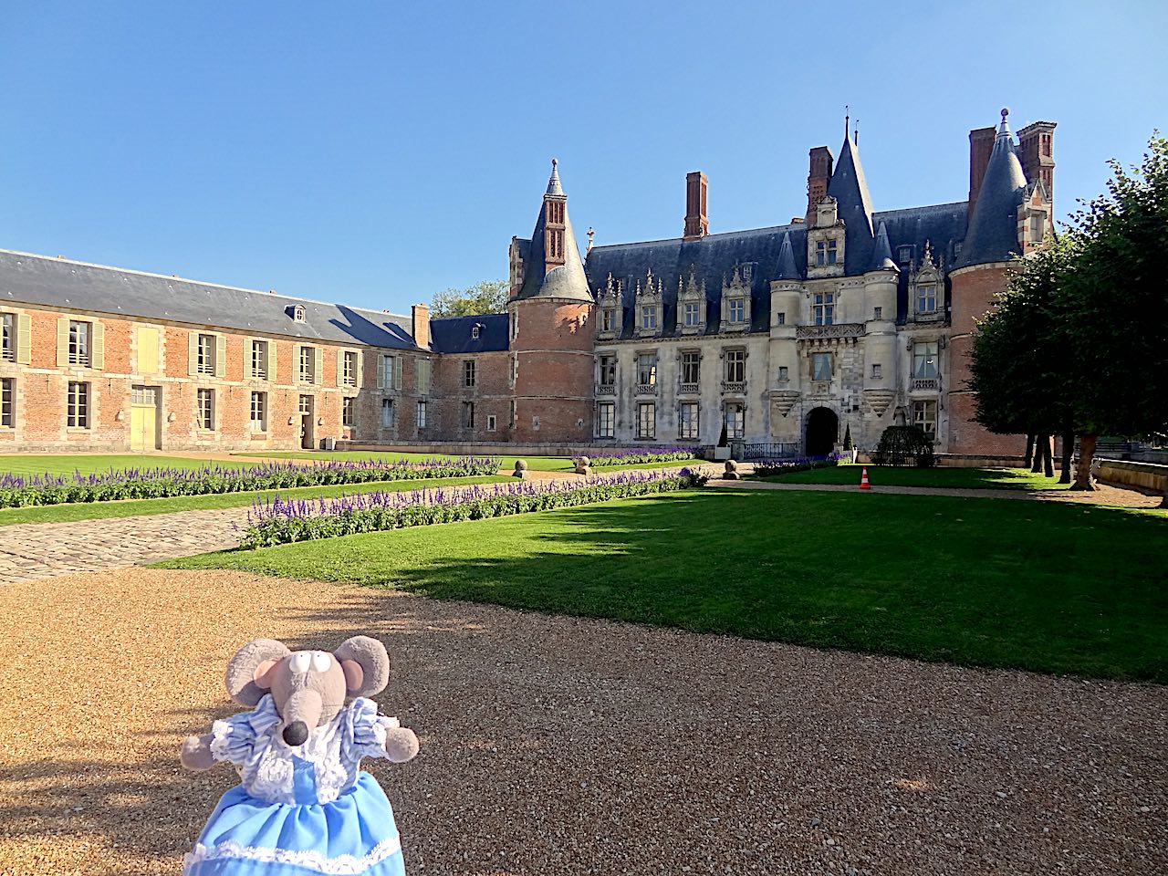 cour du château de maintenon