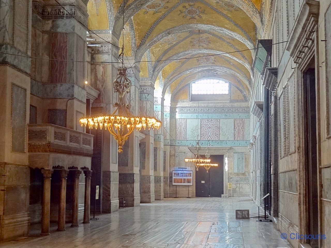 narthex de la basilique Sainte-Sophie à Istanbul