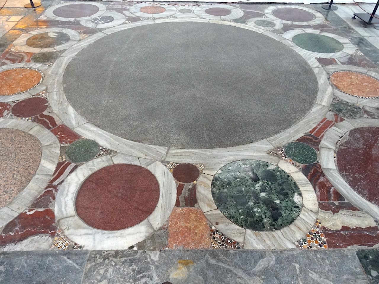 omphalos à la basilique Sainte-Sophie à Istanbul