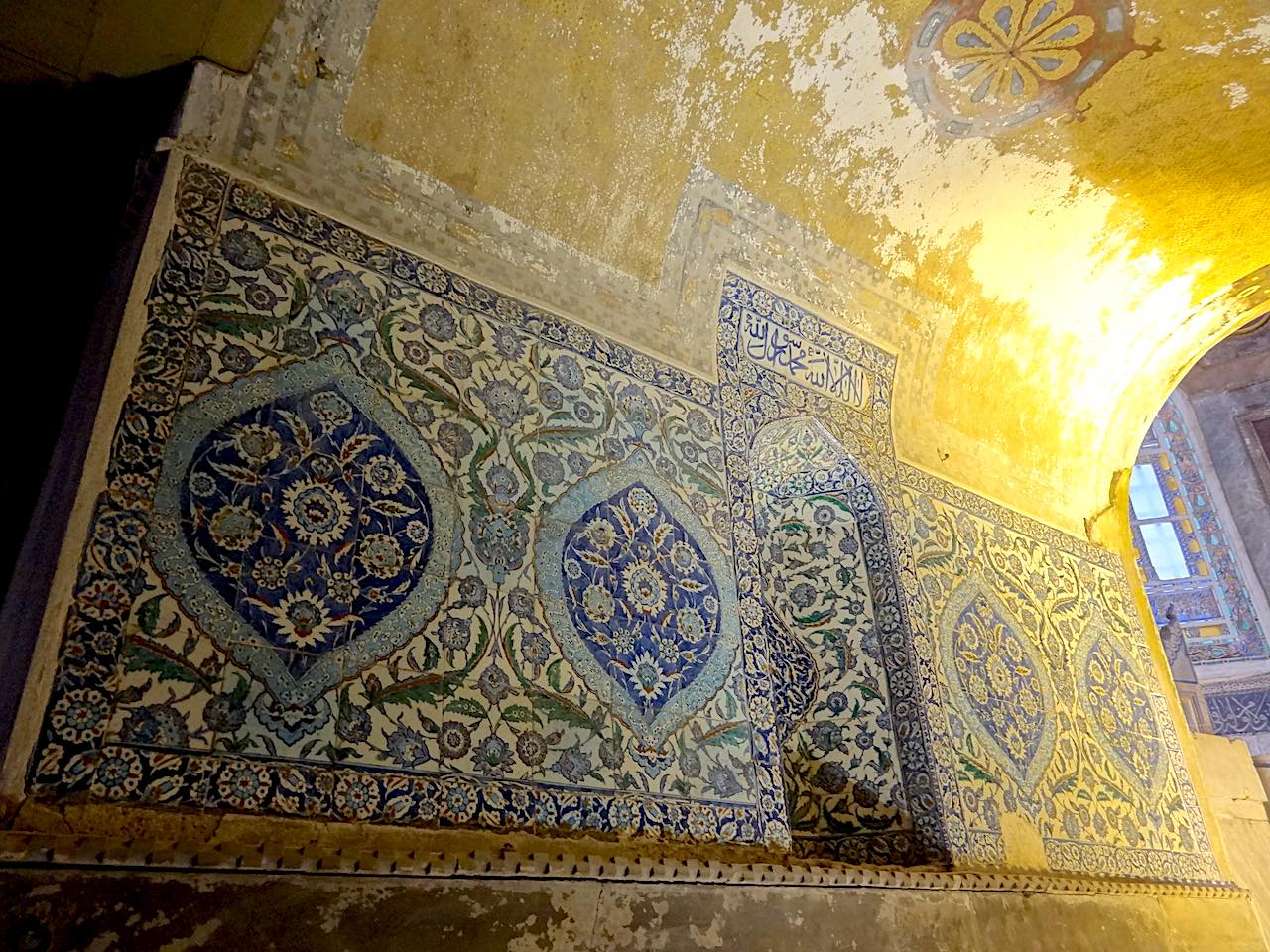 céramique d'Iznik dans la basilique Sainte-Sophie à Istanbul