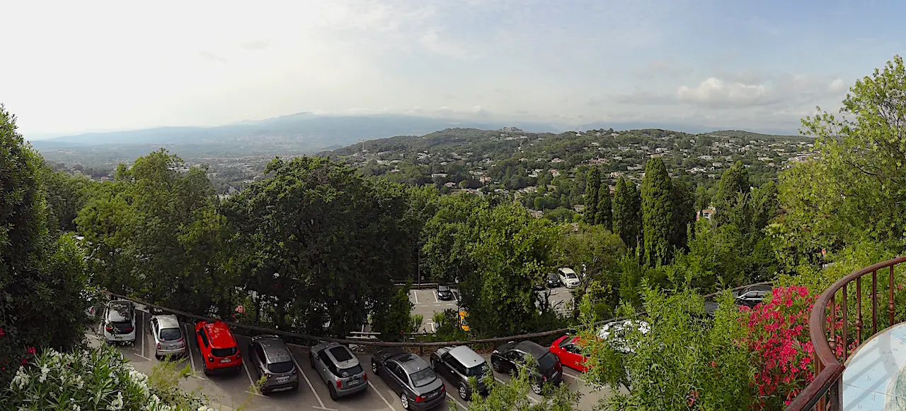 Mougins place des patriotes