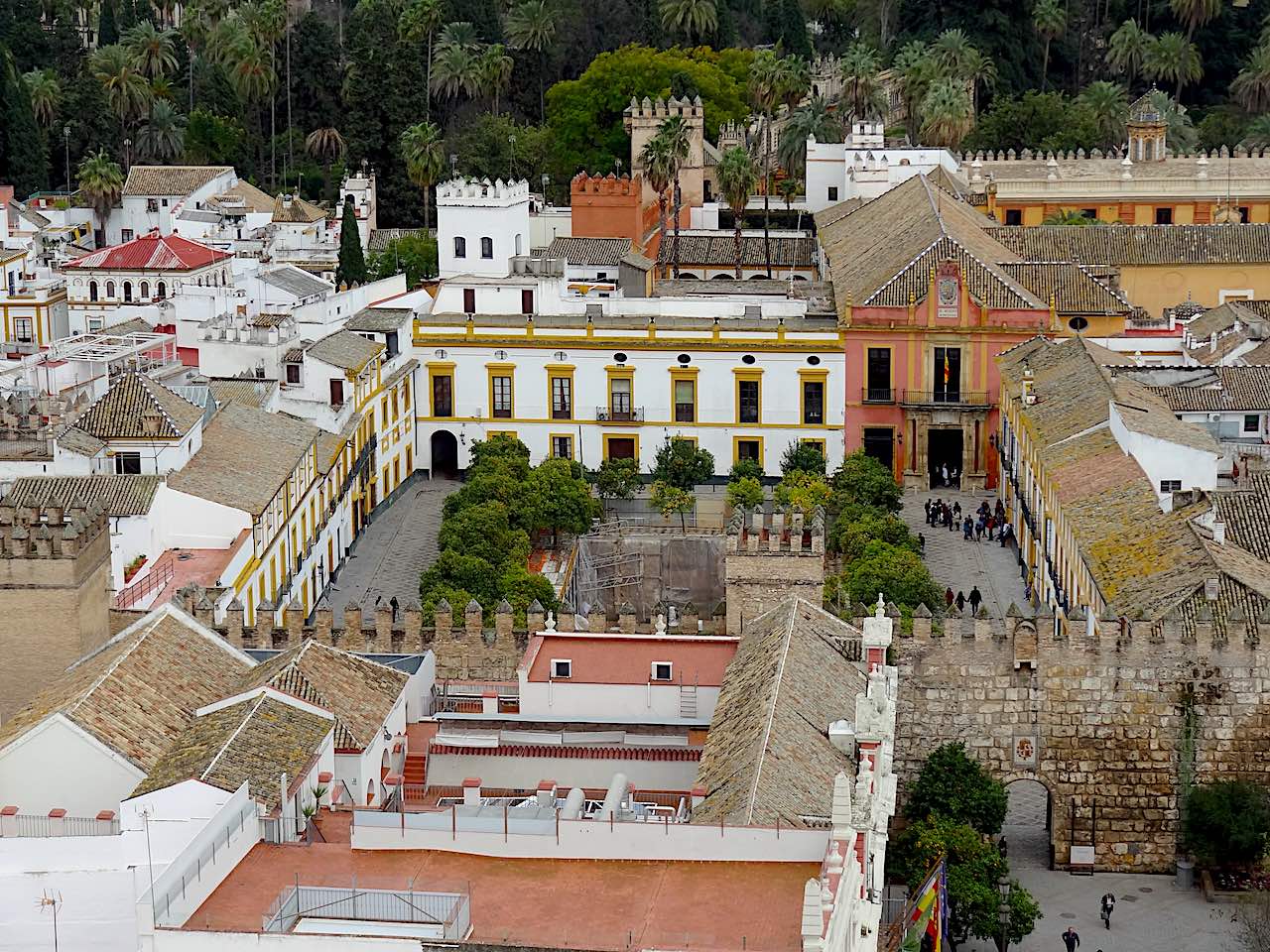 patio de banderas séville