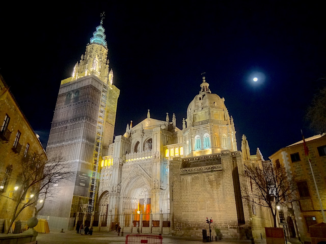 cathédrale de Tolède de nuit