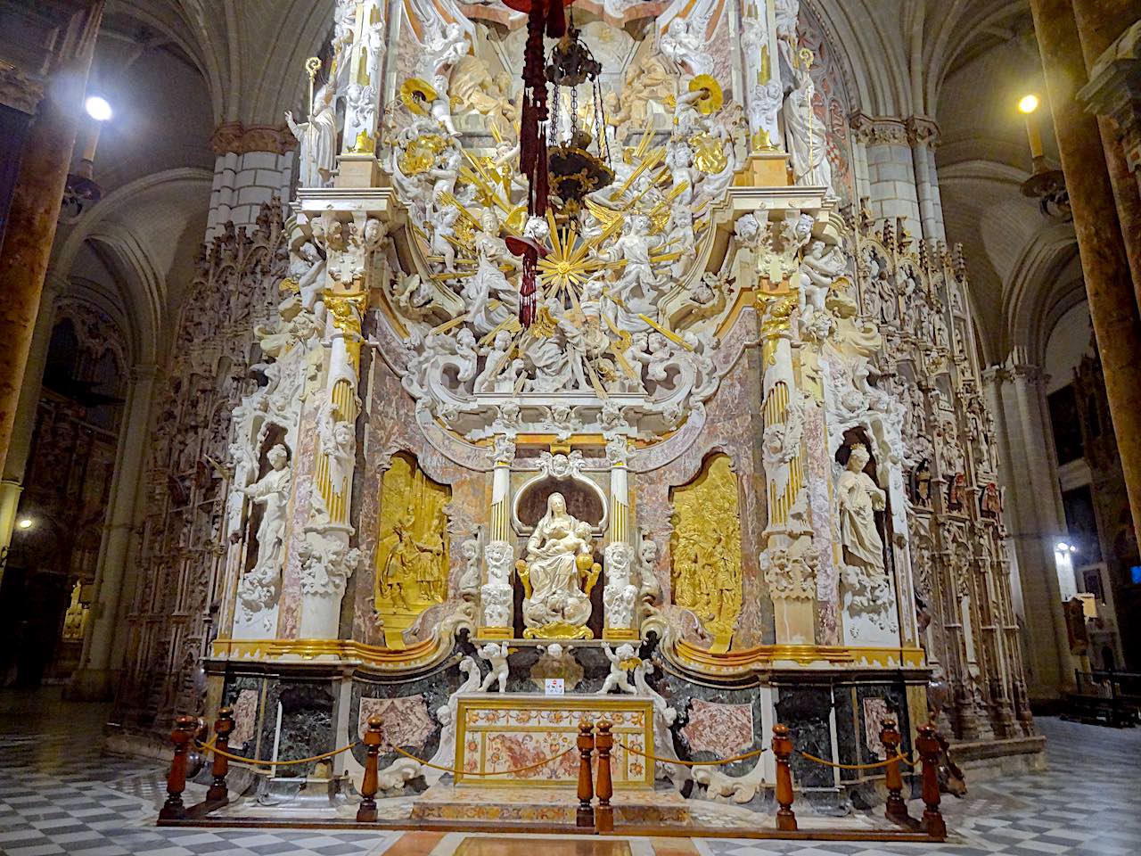 intérieur de la cathédrale de Tolède