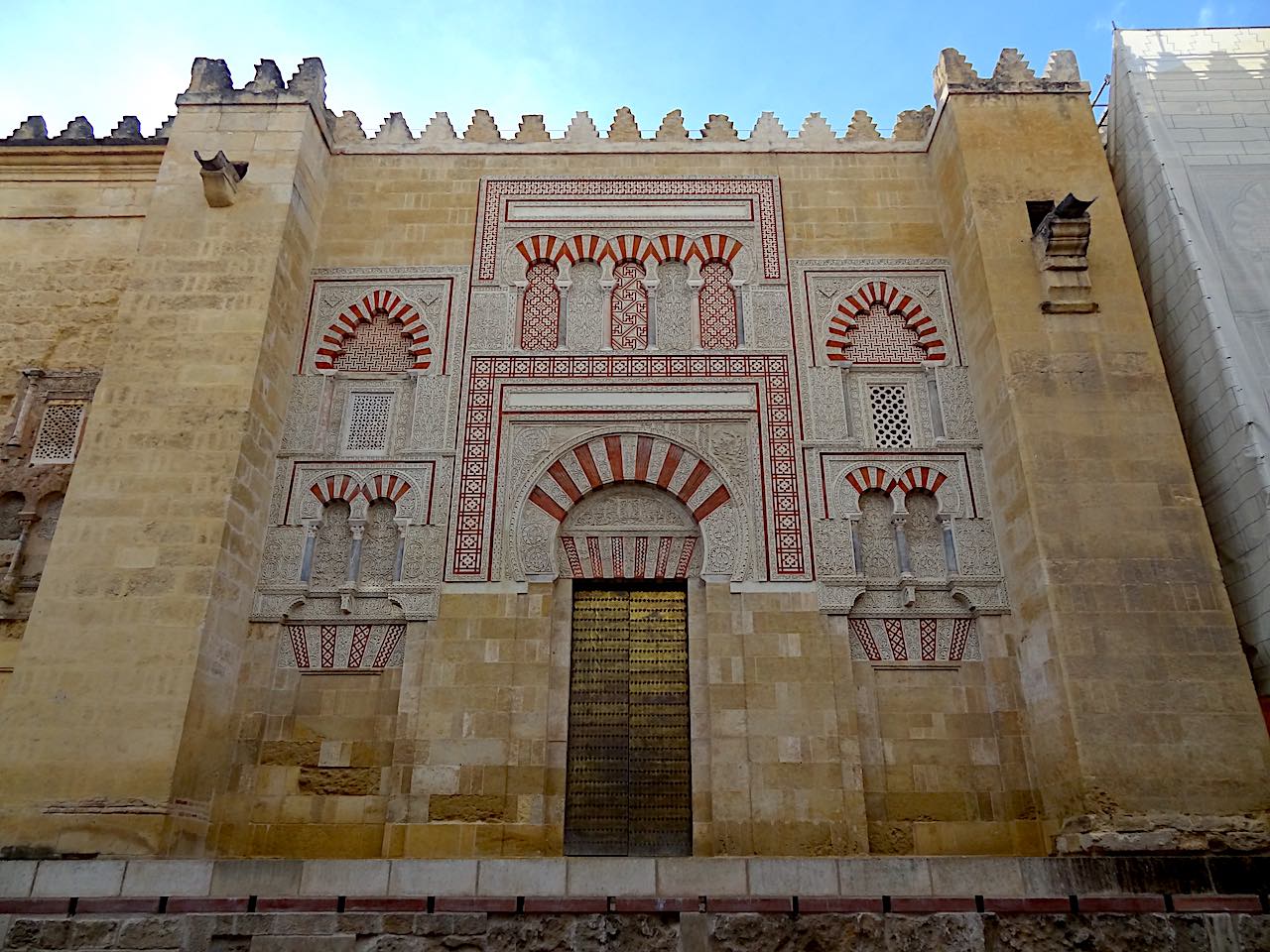 porte de la mosquée cathédrale de Cordoue
