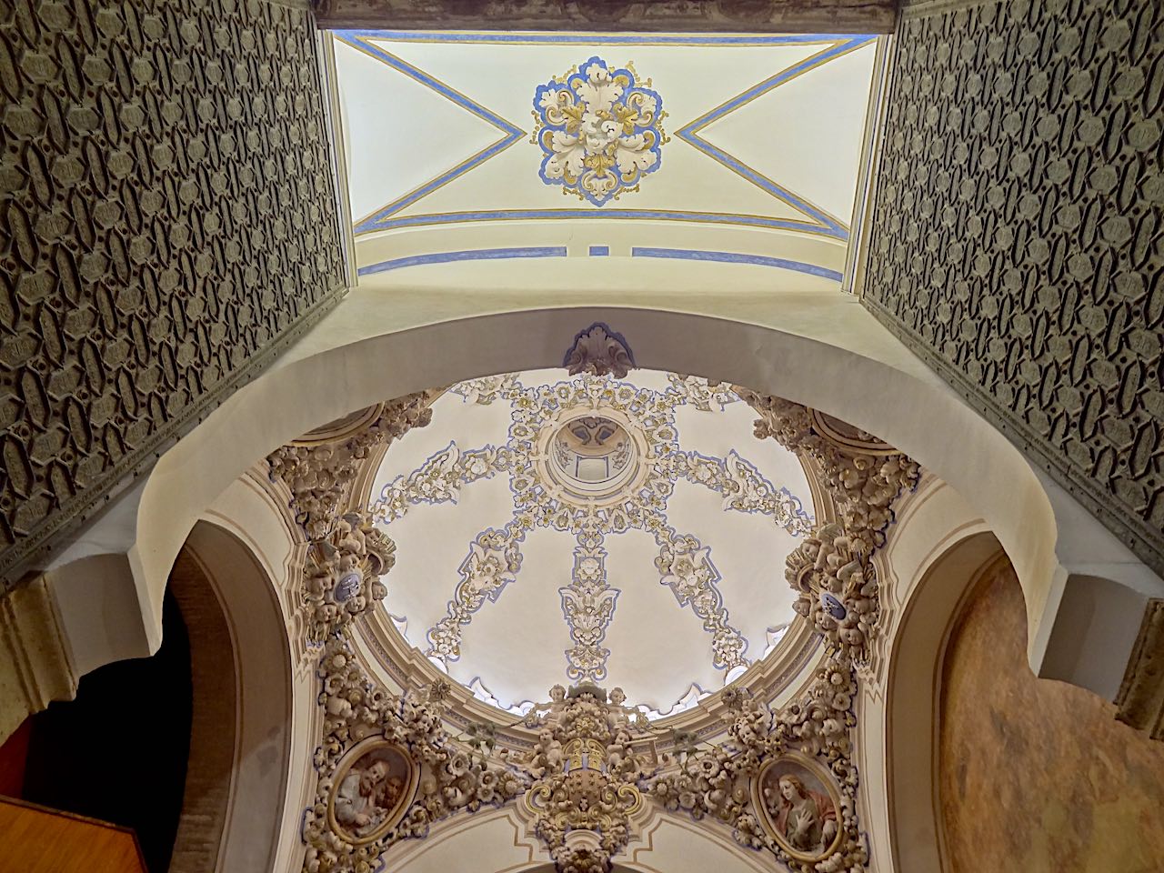 intérieur de la porte du pardon de la mosquée cathédrale de Cordoue