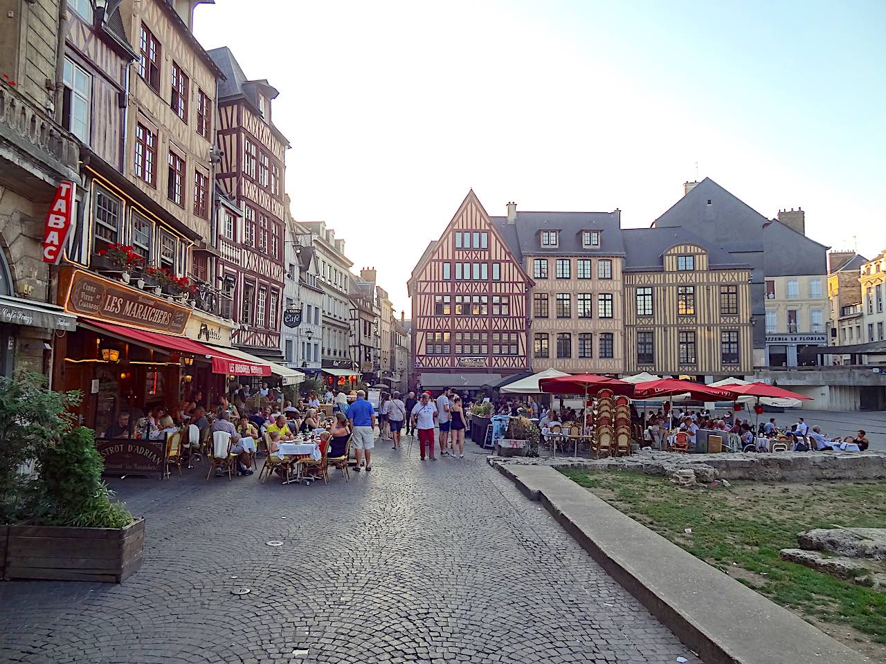 Place du vieux marché à Rouen