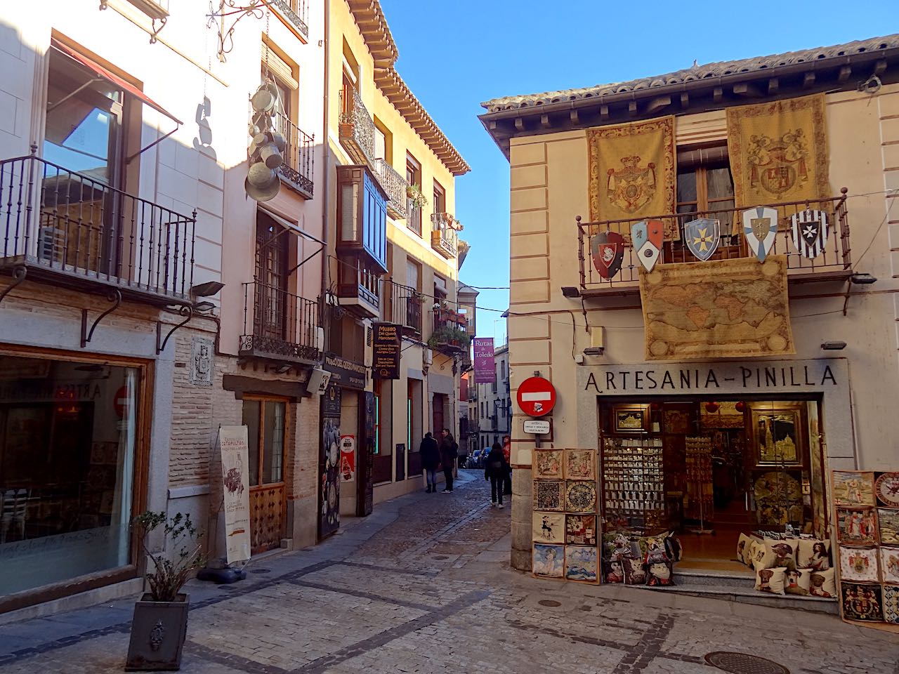 rue commerçante à Tolède