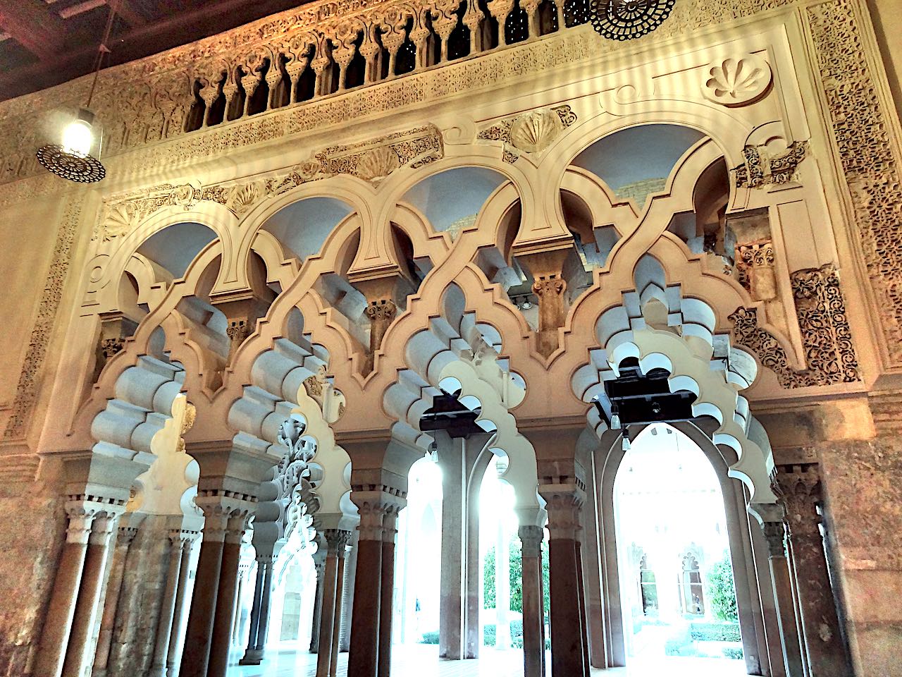 salon doré arches aljaferia Saragosse