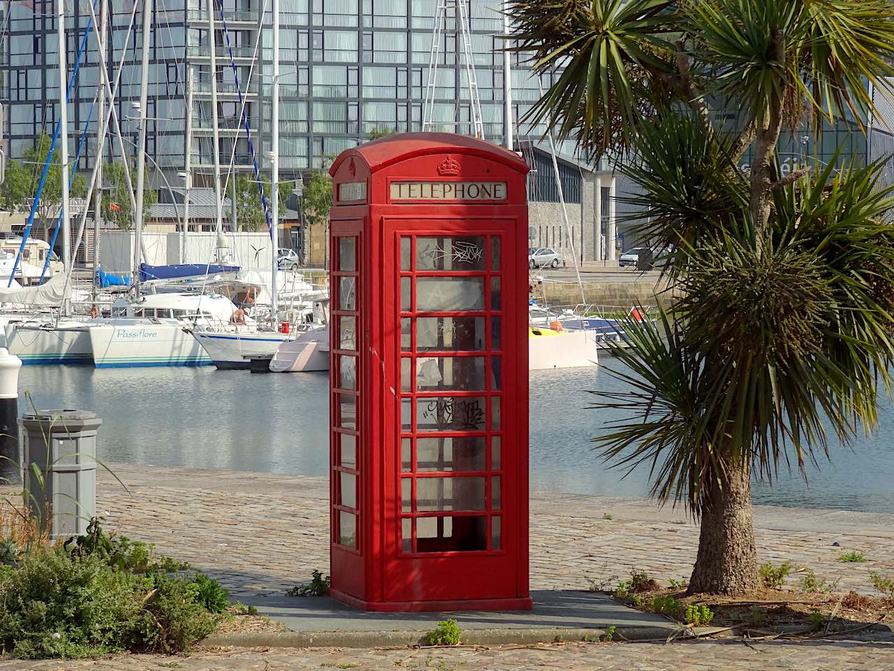 cabine téléphonique anglaise à Cherbourg