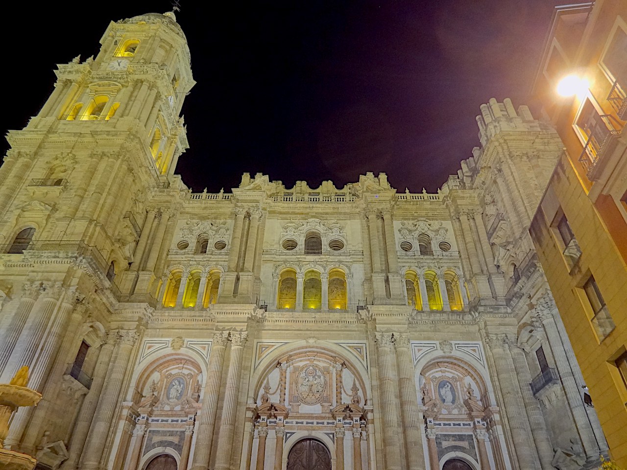 façade de la cathédrale de Malaga