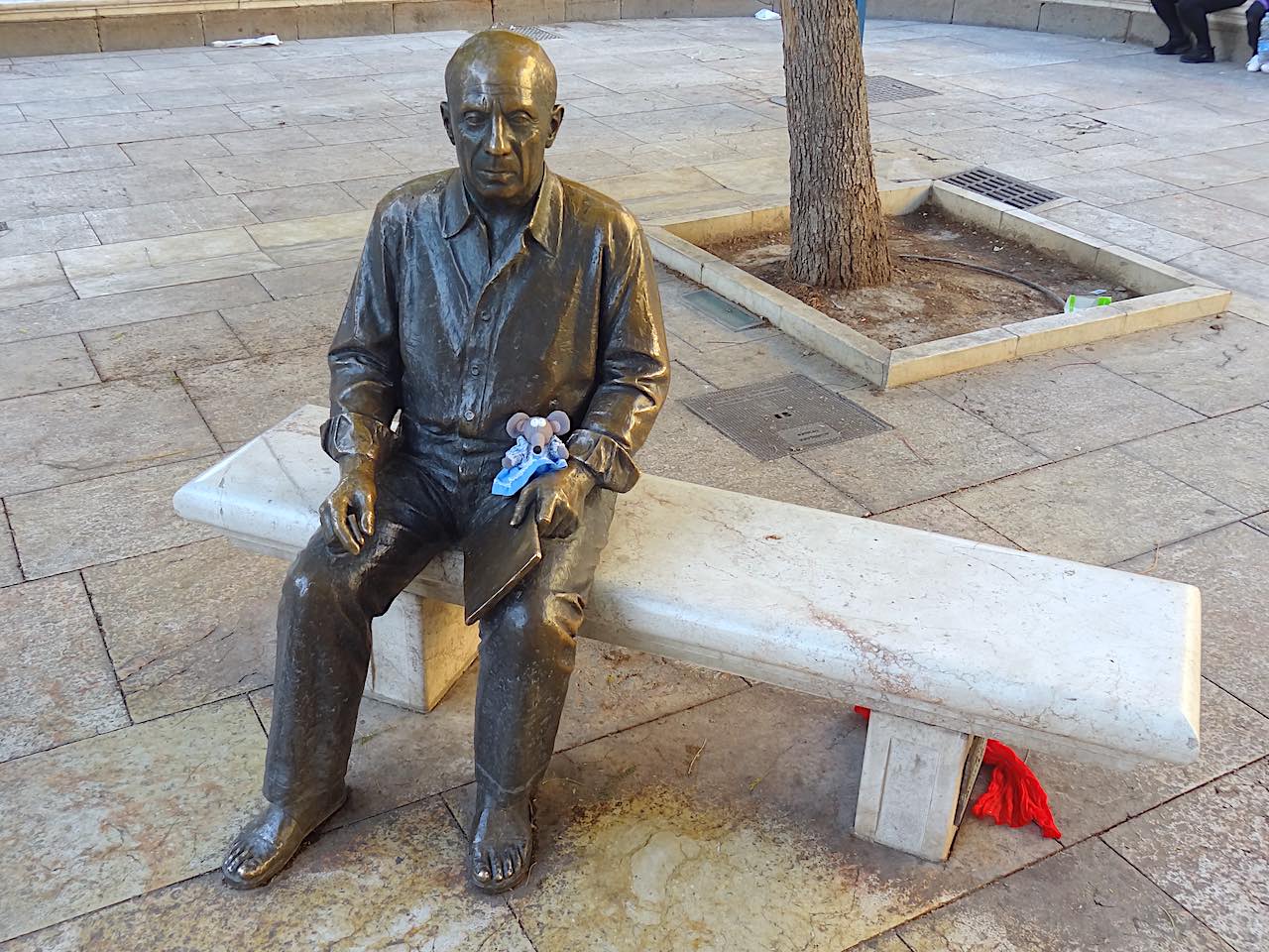 statue de Picasso à Malaga