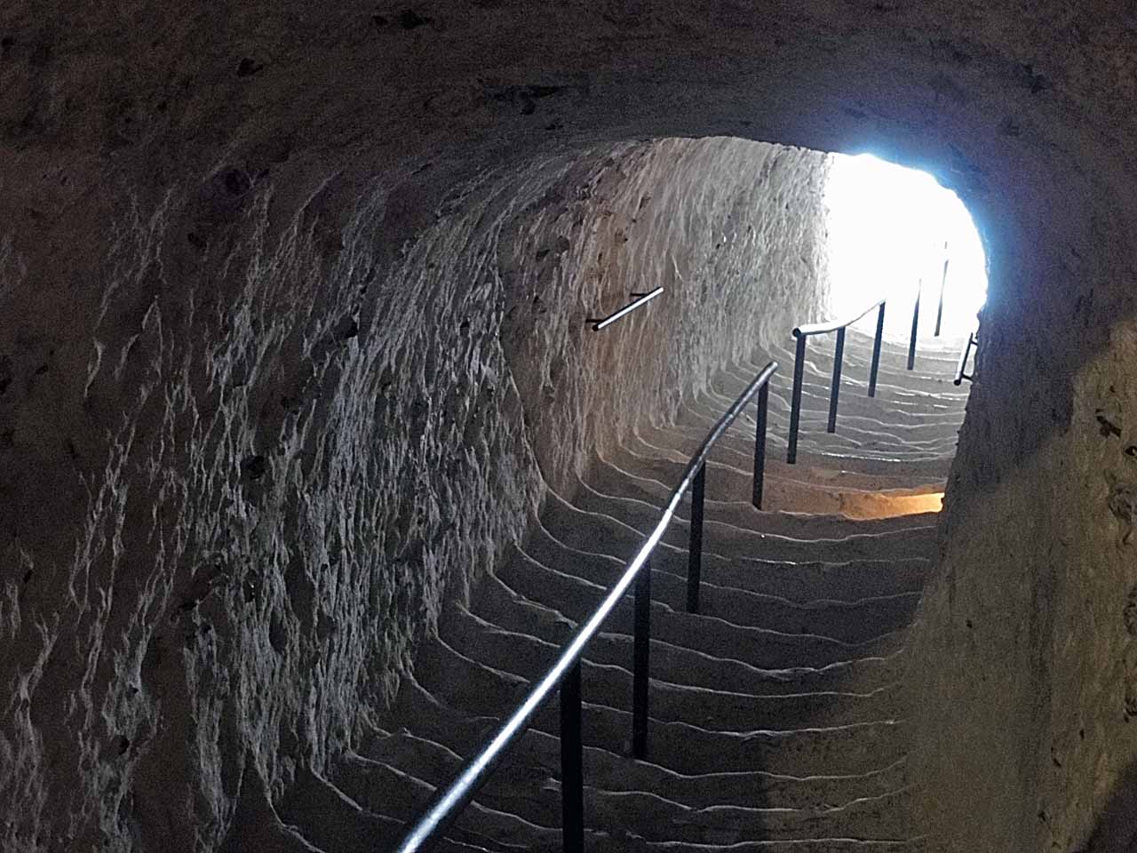 Escalier d'accès au donjon, château de La Roche-Guyon