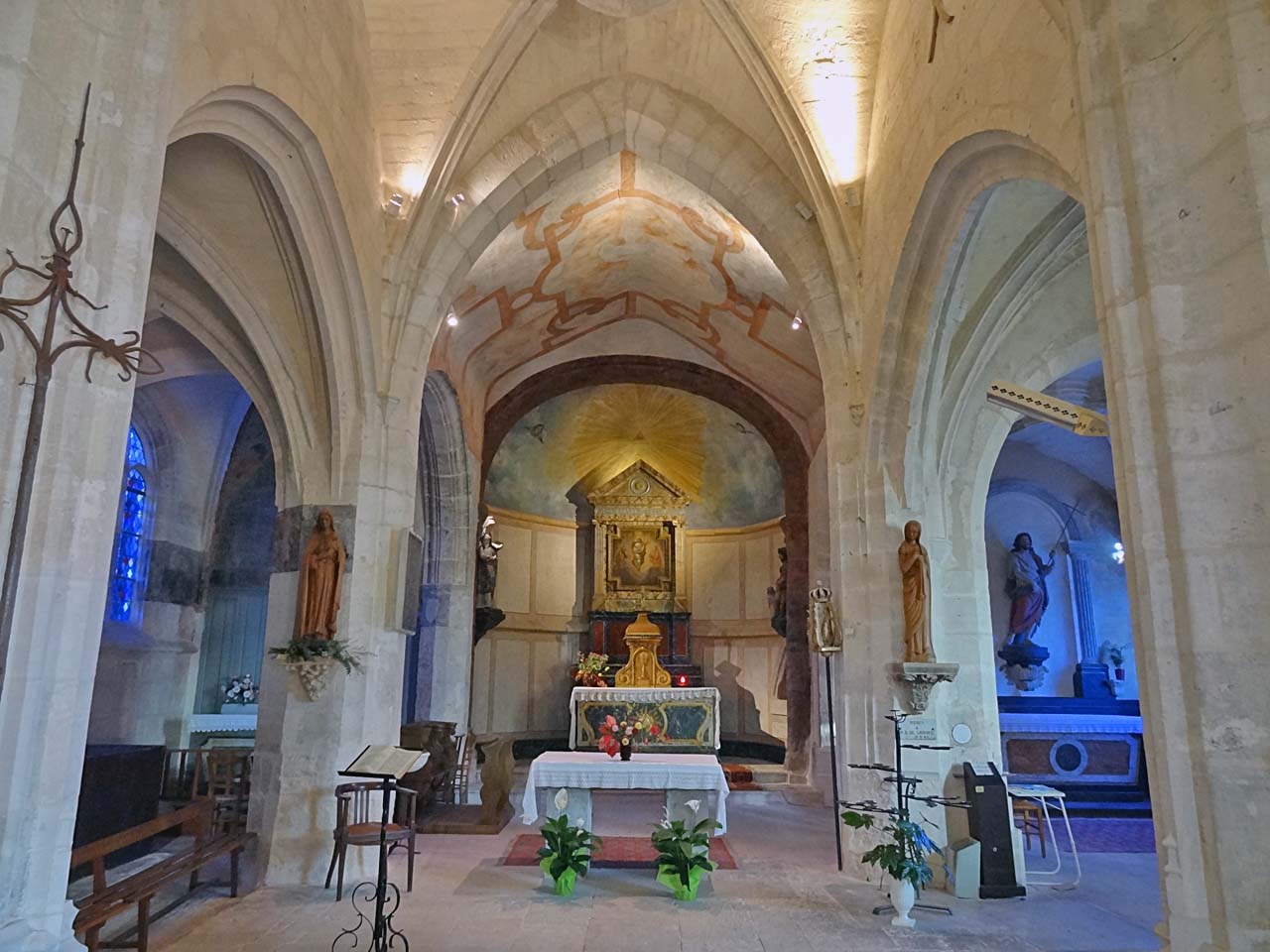 Nef de l'église de Giverny